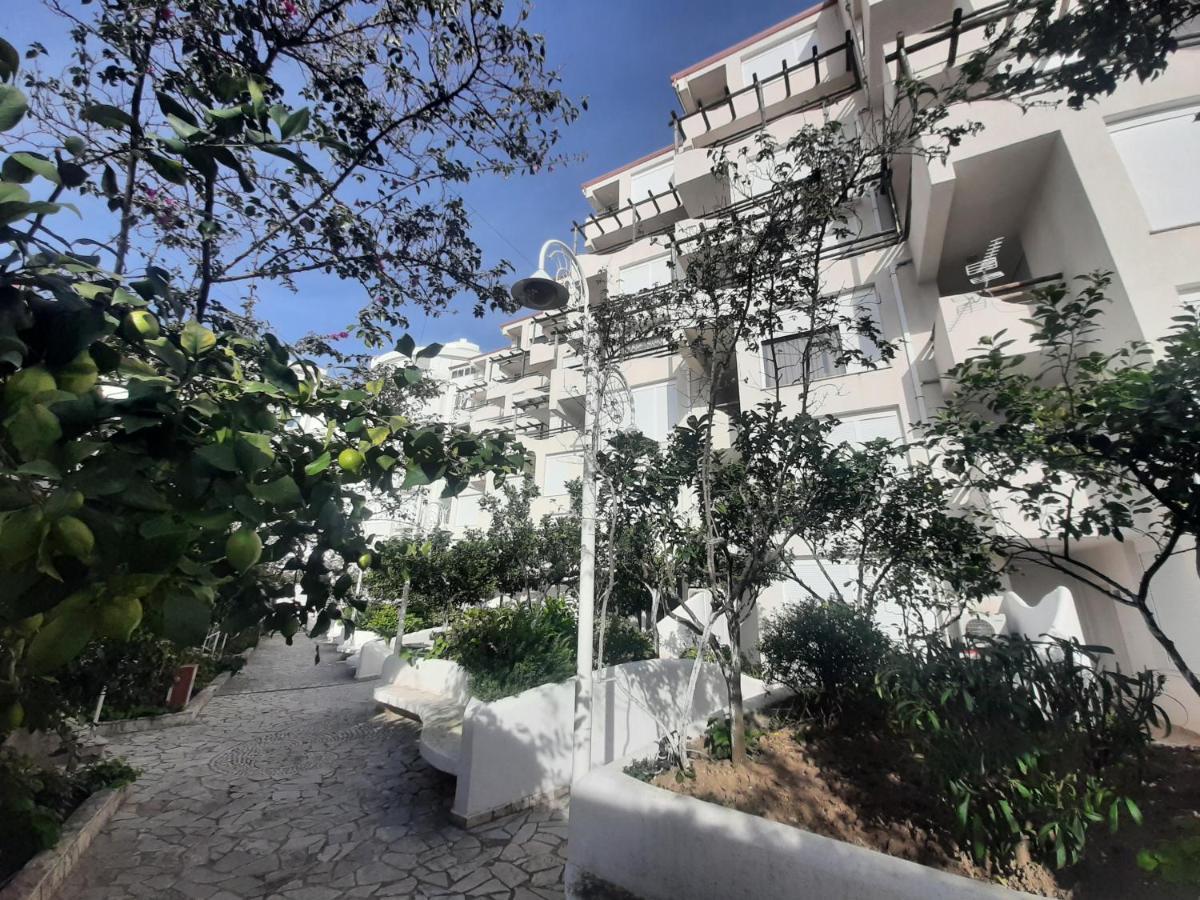 Kela Apartments Sarande Exterior photo